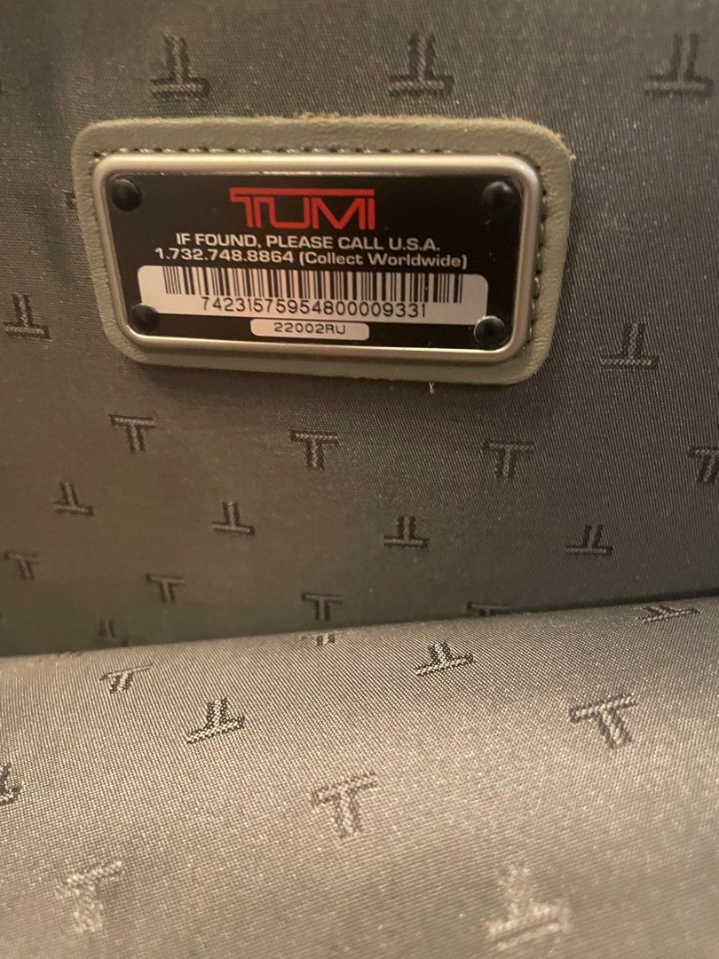 Authentic tumi luggage (Category: Luxury Bags & Wallets) located in Cavite. Submitted by ohmie23 (Listing ID 1376438171, Image 1). Description: Authentic tumi luggage Issue last pic .