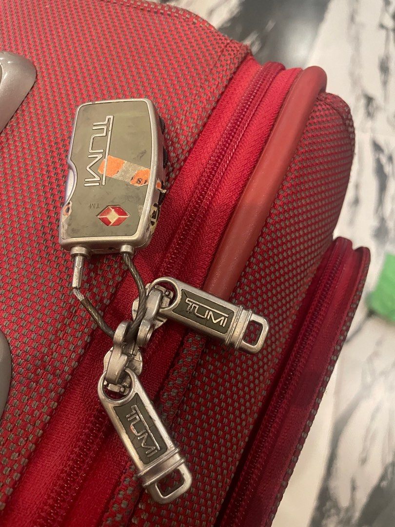 Authentic tumi luggage (Category: Luxury Bags & Wallets) located in Cavite. Submitted by ohmie23 (Listing ID 1376438171, Image 3). Description: Authentic tumi luggage Issue last pic .