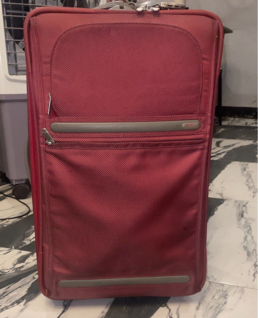 Authentic tumi luggage (Category: Luxury Bags & Wallets) located in Cavite. Submitted by ohmie23 (Listing ID 1376438171, Image 2). Description: Authentic tumi luggage Issue last pic .
