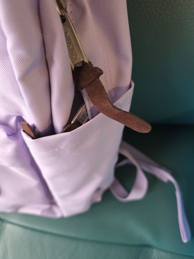 Backpack （分類：背囊）位於 Hong Kong。 由 glwyuki 提交（商品編號 1376437164，圖片 3）。簡介： 99.99%新，只限郵寄。。