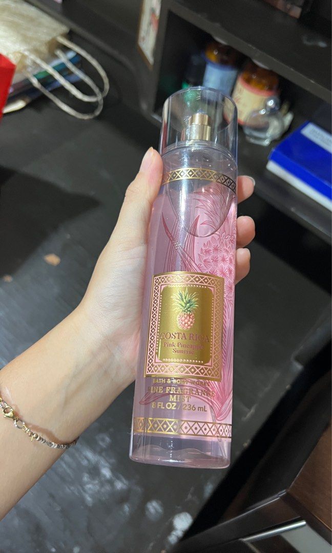 Bath & Body Works COMPLETE gift set - Pink Pineapple Sunrise (Category: Fragrance & Deodorants) located in Quezon City. Submitted by sr_1521 (Listing ID 1376620996, Image 2). Description: SAVE 300 PESOS + GET A FREE MATCHING GIFT BAG Inclusions: - Fragrance mist - Body wash - Body lotion - Hand cream - FREE! reusable pineapple gift bag.