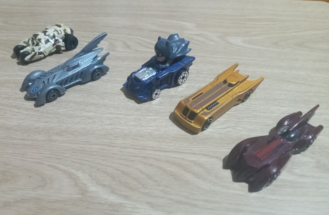 Batman Hotwheels (Category: Vehicle & Diecast Models) located in San Mateo. Submitted by waynetek14 (Listing ID 1376478057, Image 1). Description: batman set P800 trucks set P800 (shipped).