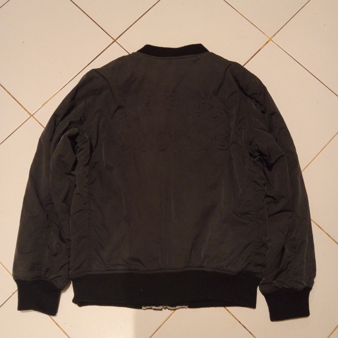 Black Pattern Riversable Royal Crown Bomber Jacket (Category: Coats, Jackets and Outerwear) located in Morong. Submitted by rusty.vault (Listing ID 1376564615, Image 3). Description: Black Pattern Riversable Royal Crown Bomber Jacket Length: 25.5 inch Width: 23 inch.