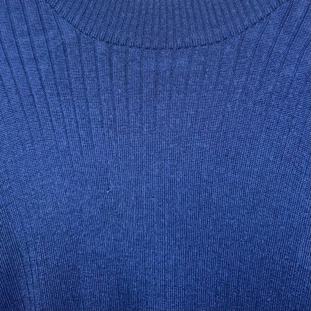 Blue Long Sleeves (Category: Longsleeves) located in Mabalacat. Submitted by jiwitubi (Listing ID 1376570803, Image 2). Description: • dm for more pics • mod: j&t • mop: gcash (payment first before shipment) • customer will shoulder delivery fee.