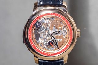 (Category: ) located in . Submitted by 0000watchcollectsg (Listing ID 1376445143, Image 1). Description: .