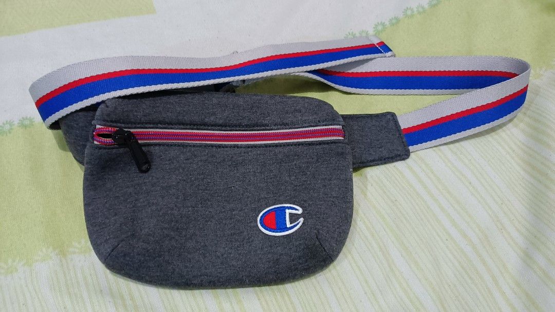 Champion Belt bag (Category: Belt bags, Clutches and Pouches) located in Quezon City. Submitted by rubyb1689 (Listing ID 1376499838, Image 1). Description: original price: 1200 brand: Champion (Original).