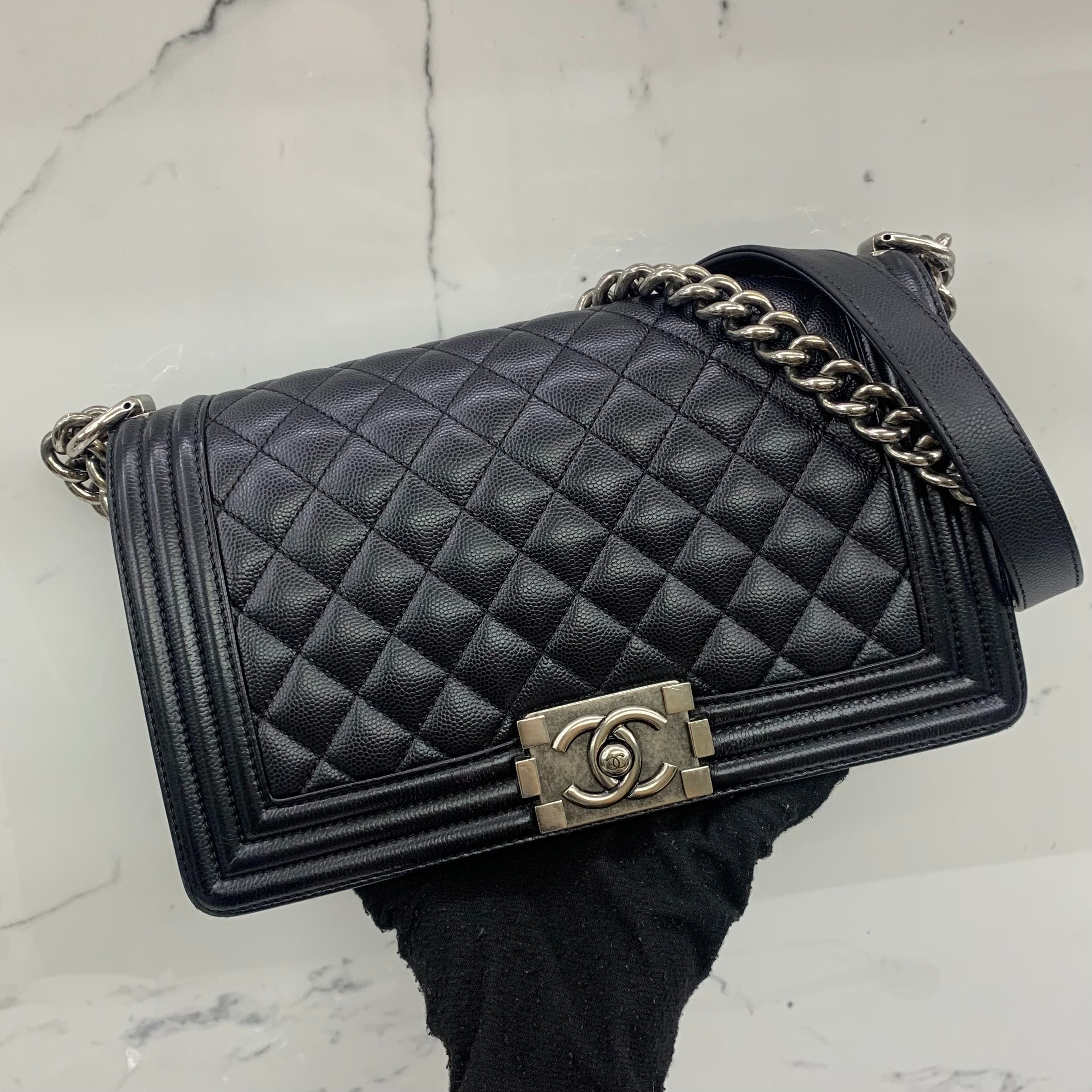 CHANEL BAG BOY CAVIAR SKIN MEDIUM 25CM SHW MICROCHIPPED SHOULDER BAG 257026664 JN (Category: Bags & Wallets) located in Singapore. Submitted by ertce (Listing ID 1376446987, Image 1). Description: Thank you for your continued support! We will be gradually shifting away from Carousell as we launch our own online store soon! Want to be the first to know when we launch and get exclusive updates? Leave your contact details here to stay connected and 