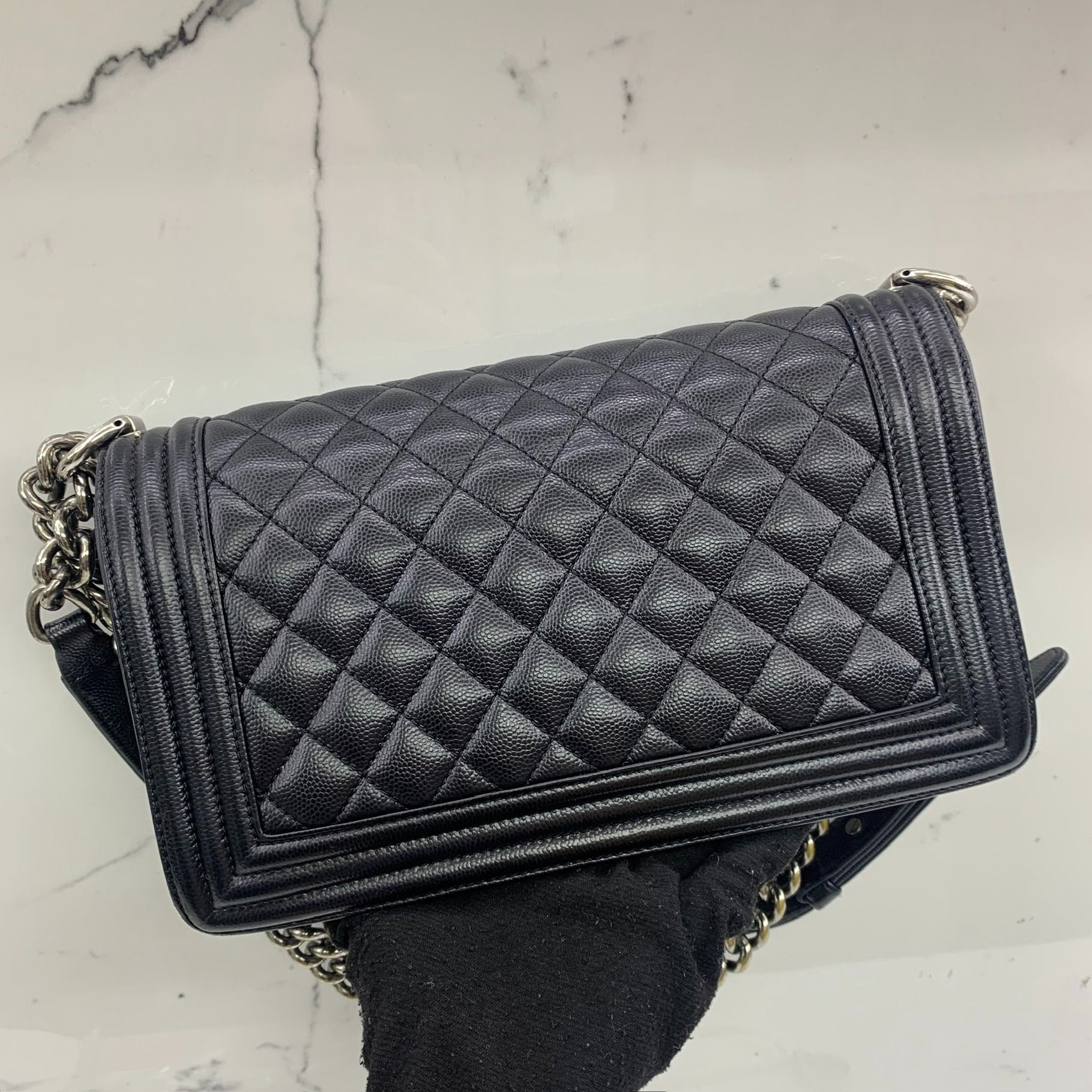 CHANEL BAG BOY CAVIAR SKIN MEDIUM 25CM SHW MICROCHIPPED SHOULDER BAG 257026664 JN (Category: Bags & Wallets) located in Singapore. Submitted by ertce (Listing ID 1376446987, Image 2). Description: Thank you for your continued support! We will be gradually shifting away from Carousell as we launch our own online store soon! Want to be the first to know when we launch and get exclusive updates? Leave your contact details here to stay connected and 