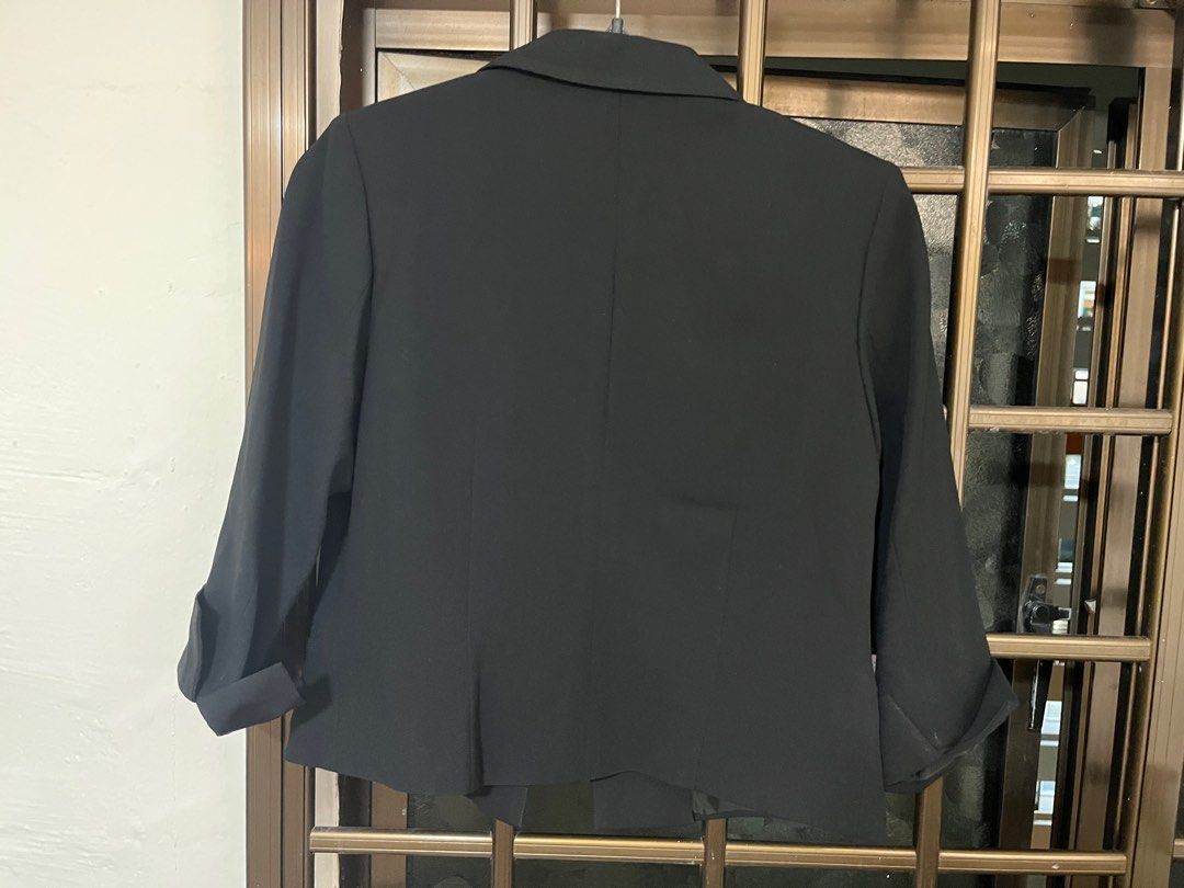 Cute vintage cropped black blazer! (Category: Coats, Jackets and Outerwear) located in Singapore. Submitted by awesomeposum (Listing ID 1376581265, Image 2). Description: Super cute cropped black blazer! It has padded shoulder pads too!! Length 54cm PTP 40cm Sleeve length 40cm.