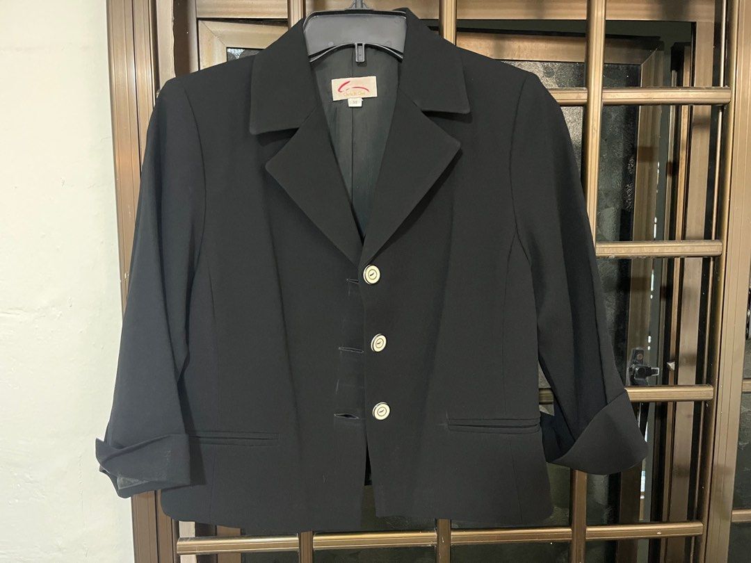 Cute vintage cropped black blazer! (Category: Coats, Jackets and Outerwear) located in Singapore. Submitted by awesomeposum (Listing ID 1376581265, Image 1). Description: Super cute cropped black blazer! It has padded shoulder pads too!! Length 54cm PTP 40cm Sleeve length 40cm.