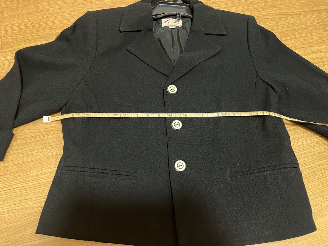 Cute vintage cropped black blazer! (Category: Coats, Jackets and Outerwear) located in Singapore. Submitted by awesomeposum (Listing ID 1376581265, Image 3). Description: Super cute cropped black blazer! It has padded shoulder pads too!! Length 54cm PTP 40cm Sleeve length 40cm.