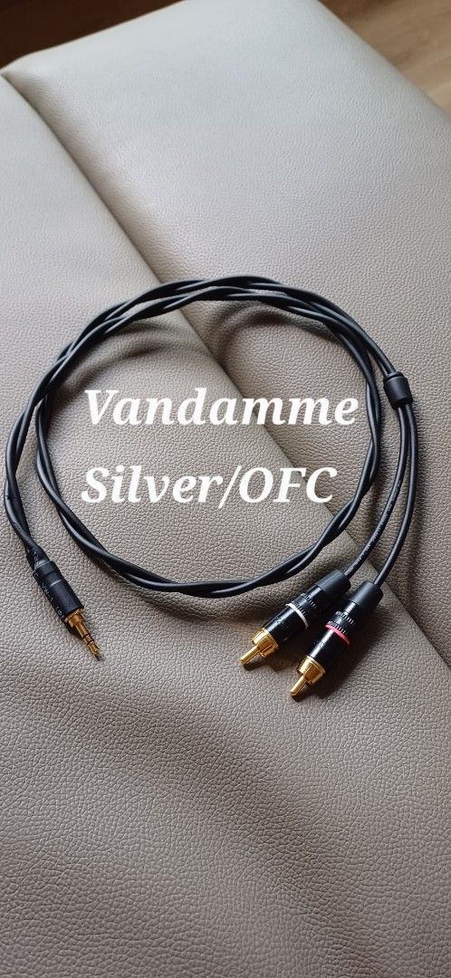 Desktop length 3.5mm trs to 2RCA Audio Hi-Fi Interconnect Vandamme Silver Cable (Category: Headphones & Headsets) located in Singapore. Submitted by eartaudio (Listing ID 1376434855, Image 3). Description: Desktop Stackup Mini Length (50cm) 3.5mm trs to 2RCA Male Audio Hi-Fi Stereo Interconnect Cable Vandamme Studio Pro Grade Silver Over OFC conductors wire Shielded alu foil insulation wrapped Angled / Straight 3.5mm Stereo plug REAN Gold contact