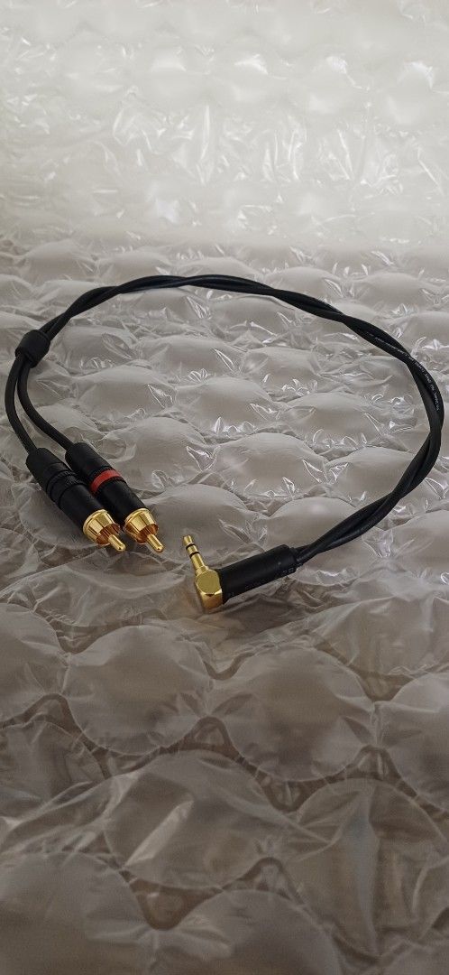 Desktop length 3.5mm trs to 2RCA Audio Hi-Fi Interconnect Vandamme Silver Cable (Category: Headphones & Headsets) located in Singapore. Submitted by eartaudio (Listing ID 1376434855, Image 1). Description: Desktop Stackup Mini Length (50cm) 3.5mm trs to 2RCA Male Audio Hi-Fi Stereo Interconnect Cable Vandamme Studio Pro Grade Silver Over OFC conductors wire Shielded alu foil insulation wrapped Angled / Straight 3.5mm Stereo plug REAN Gold contact