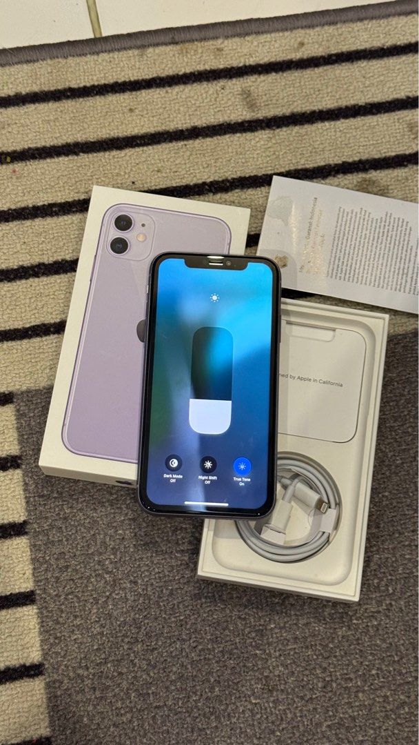 Apple iPhone 11 パープル 64GB 本体箱付き　画面割れあり Apple iPhone 11 パープル 64GB - メルカリ