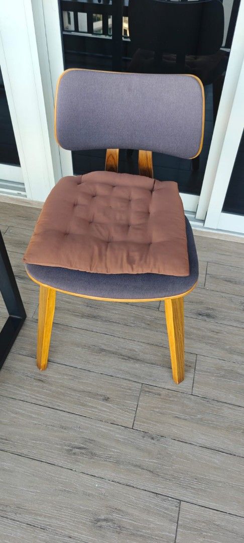 Dining Table along with 2 chairs65075295931395112