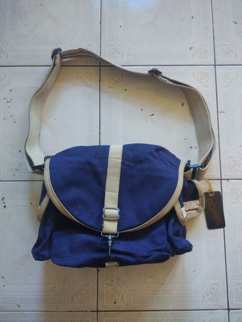 Domke F-3X Camera Bag (Category: Camera Bags & Carriers) located in Pasay City. Submitted by denimdude.ph (Listing ID 1376494955, Image 1). Description: made in USA.
