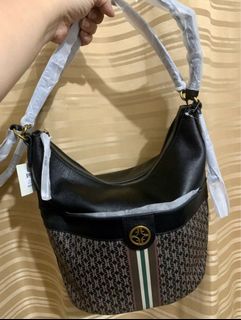 (Category: ) located in . Submitted by pursesandai (Listing ID 1376437713, Image 1). Description: .