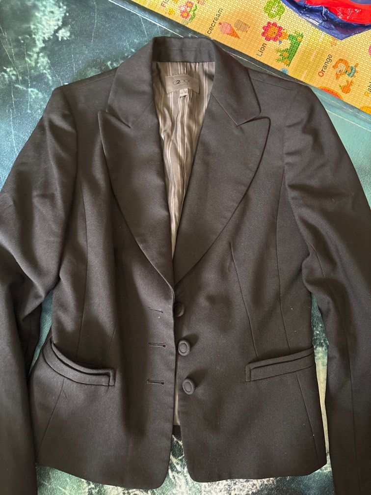 G2000 jacket (Category: Coats, Jackets and Outerwear) located in Singapore. Submitted by linnetneo (Listing ID 1376435657, Image 1). Description: Nice material .
