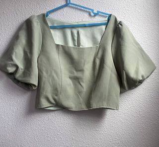 (Category: ) located in . Submitted by circleofwardrobe (Listing ID 1376543034, Image 1). Description: .