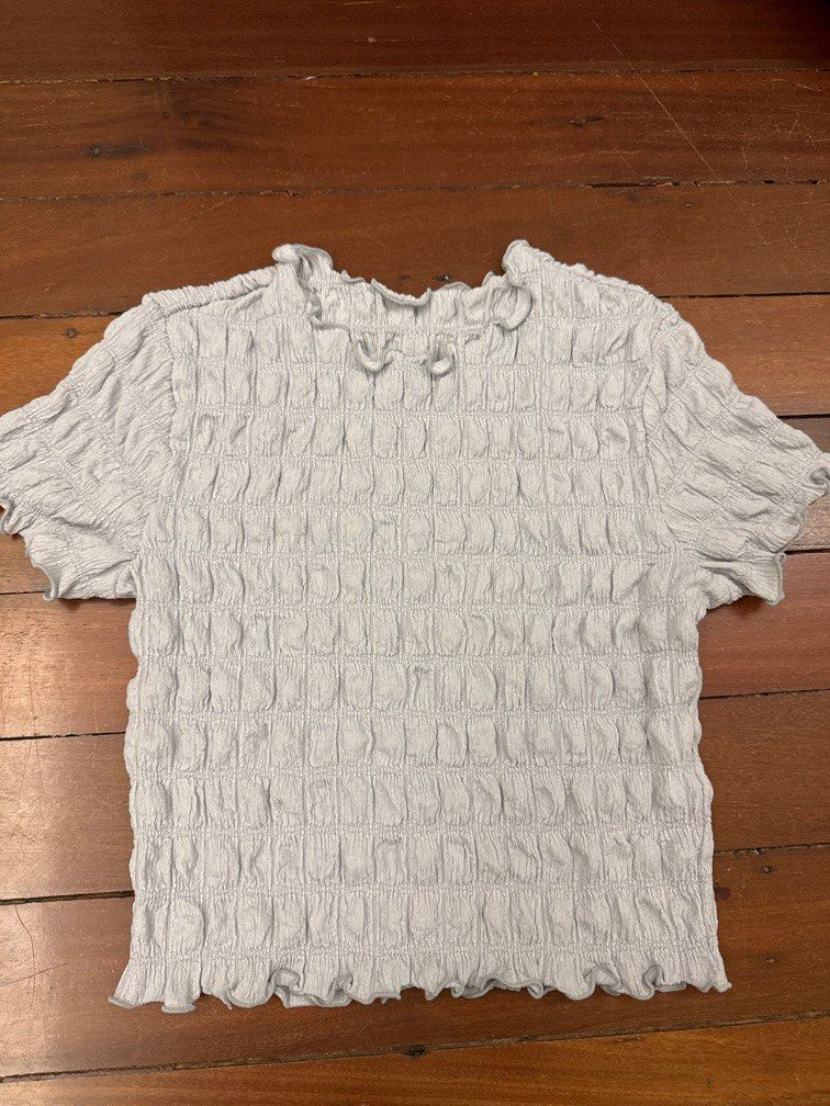 GU grey top (Category: Shirts) located in Quezon City. Submitted by jscla (Listing ID 1376507633, Image 1). Description: .