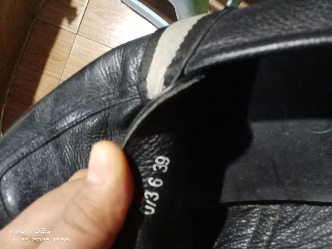 Gucci black shoes loafers (Category: Sneakers & Footwear) located in Koronadal. Submitted by glads08089 (Listing ID 1376475700, Image 2). Description: Gucci black shoes for men size 39 in tag kasya Hanggang 41 maytapal Po yong outsole.