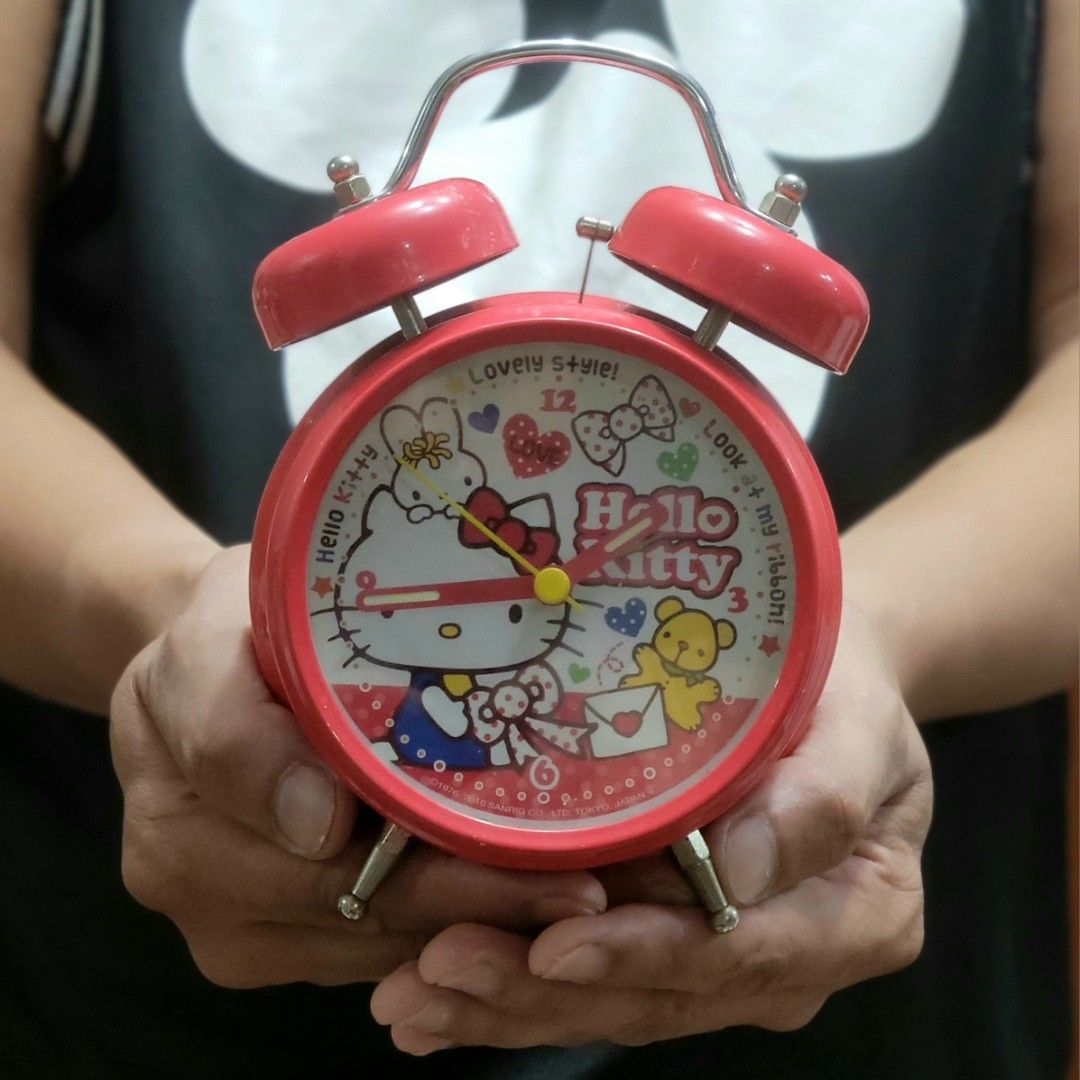 Hello Kitty-themed twin bell alarm clock! (Category: Clocks) located in Pasig City. Submitted by hoa_japan_surplus_32023 (Listing ID 1376592011, Image 1). Description: 7"x5" approx. ❌️NON-COD ✅️ PAYMENT FIRST POLICY ✅️ FIRST TO PAY _____________________________________________ ‼️SHIPPING OPTION‼️ 📌Flash Express, J&T, Gogo Express, Lalamove or Personal Pick-up Location: PASIG CITY ____________________________________________ ‼️MODE OF PAYMENT‼️ �