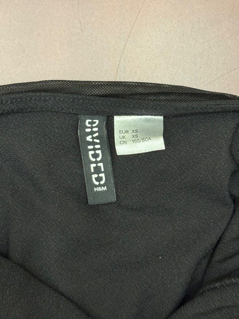 H&M divided black bodysuit sleeveless top (Category: Sleeveless) located in Tarlac. Submitted by elroy3 (Listing ID 1376585422, Image 3). Description: .