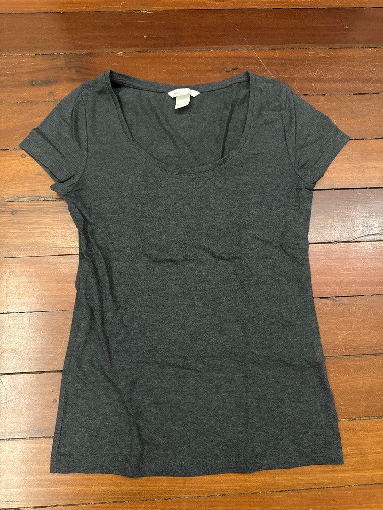 H&M grey shirt (Category: Shirts) located in Quezon City. Submitted by jscla (Listing ID 1376505689, Image 1). Description: .