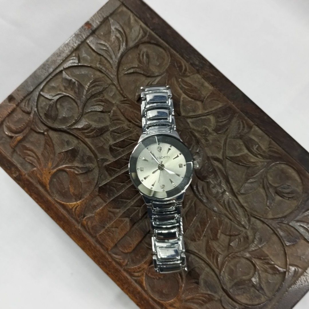 Jam Tangan Vintage Elizabeth Not Dior Misaki Mirage Omax Timex Cartier  Orient Seiko Casio Nike Triax Oakley Alexander Christie