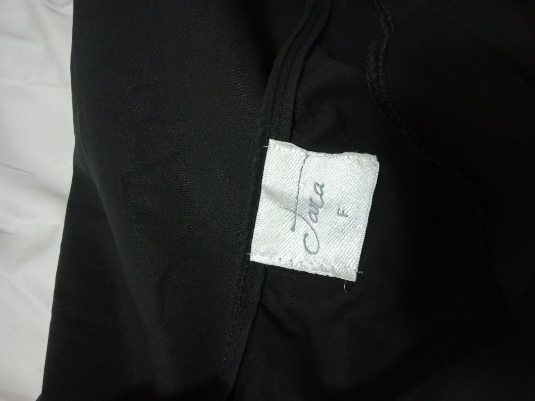 Korea Minimalist black blouse (Category: Blouses) located in Singapore. Submitted by 2025sparkjoy (Listing ID 1376607494, Image 3). Description: Brand new without tag Bought in Korea Simple minimalist black blouse, relaxed fit, nice top to match with jeans. PTP: 21" Length: 25" 🩶.