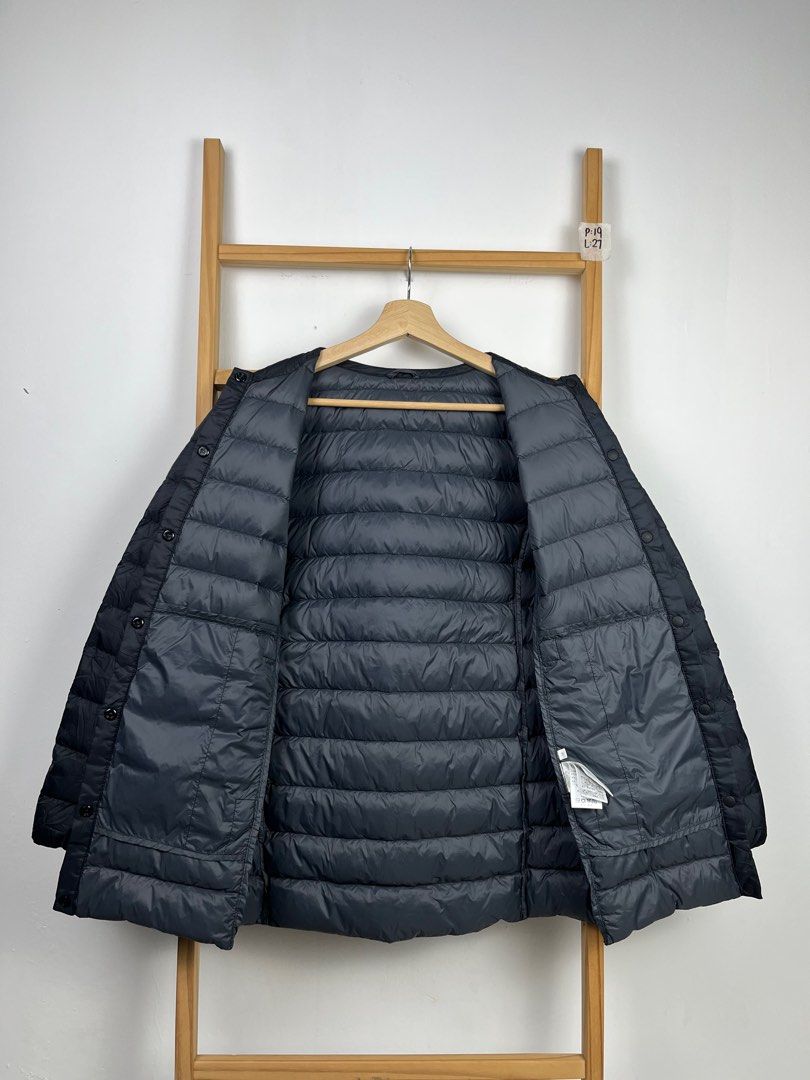 Light Down Jacket (Category: Coats, Jackets and Outerwear) located in Johor Bahru. Submitted by Thrift.Sweat.Store_ (Listing ID 1376509628, Image 3). Description: 👕 Light Down Jacket ❇️ Condition : 9/10 ✂️ Pit :19 Length :27 🧵 Material :100% Polyester 🎨 Colour :Black 💸 Price : RM50 exc pos 📫 Pos SM : RM8 SS : RM15 *Recommended for 5-10 deg * Shirt colour still in good condition and not faded. Picture may varies with actual appearance due to 