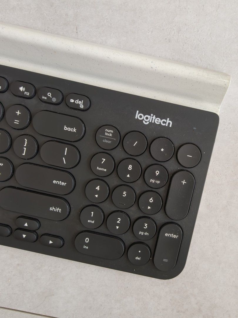 Logitech Keyboard K780 with free mouse (Category: Computer Keyboard) located in Singapore. Submitted by justify89 (Listing ID 1376437974, Image 2). Description: Logitech K780 with free Logitech mouse. working condition. self collect 752108 .