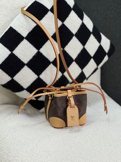 (Category: ) located in . Submitted by neverfull_luxury_sg (Listing ID 1376541341, Image 1). Description: .