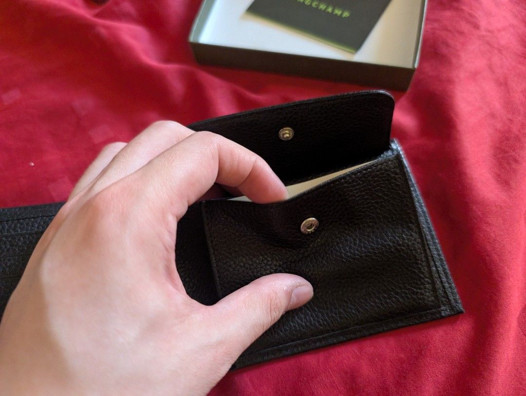 Longchamp Men leather wallet (Category: Bags & Wallets) located in Singapore. Submitted by fastsell999 (Listing ID 1376517890, Image 3). Description: bought for dad but dad never uses it coin purse.