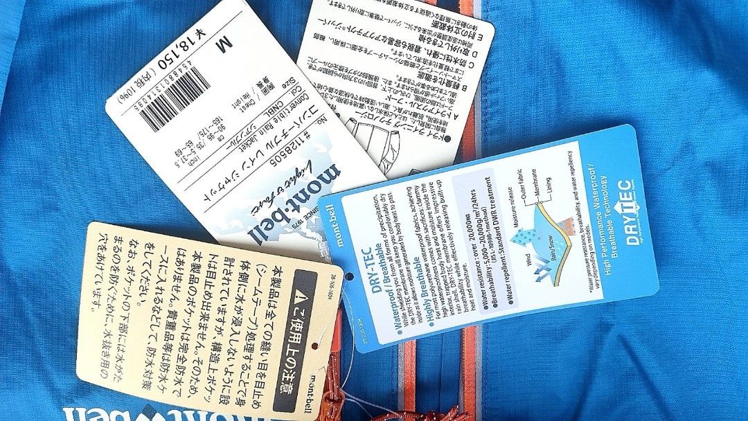 由 optimistic99351 (刊登 ID 1376485745，圖片 1) 提交，位於 台北市 (Taipei) 的 日本Montbell防風防水外套 (類別：健行及露營)，說明：6/20購於日本旗艦店鋪： 由於趕著至飯店check in，一急拿錯款式。 這件236公克，防水防風+輕量+透氣，採用的是Montbell的專利技術，非常適合平常交通、走路、健行、騎車、登山活動。 6/23返台。。