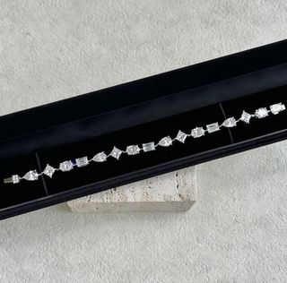 (Category: ) located in . Submitted by yourauthenticseller (Listing ID 1376521588, Image 1). Description: .