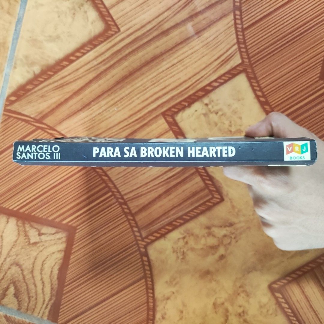 Para sa Broken Hearted by Marcelo Santos III (Pre-loved) (Category: Storybooks) located in Caloocan City. Submitted by lukosanto (Listing ID 1376443755, Image 3). Description: 📘 Para sa Broken Hearted by Marcelo Santos III (Pre-loved) 🏷️ Price: ₱10 (negotiable) 📚 Author: Marcelo Santos III 🏢 Publisher: VRJ Books Publishing Inc. 🆔 ISBN: 978-621-95432-4-8 🛒 Original Price: ₱100 📑 Condition: ✅ All pages intact and still readable ✅ Cover still