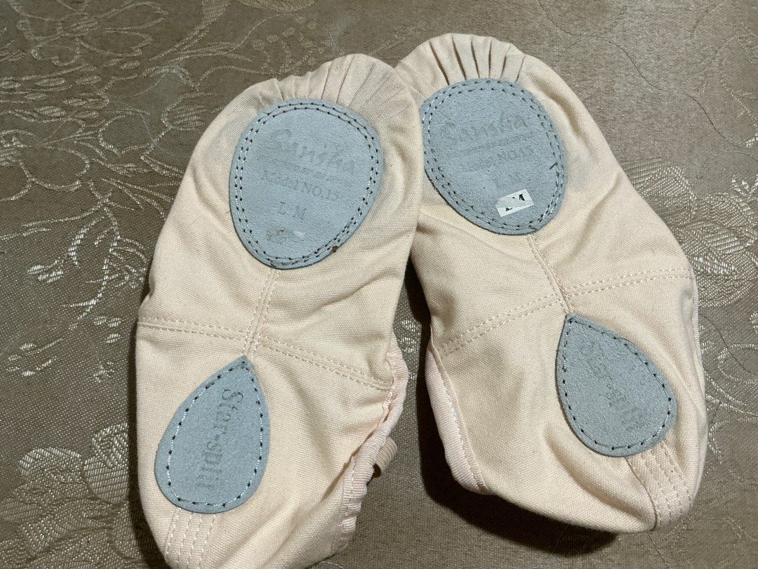 SANSHA Star Split Pink Canvas Ballet Shoes Flats (Category: Flats & Sandals) located in Quezon City. Submitted by chisclothes (Listing ID 1376534005, Image 3). Description: -Negotiable -Tried on once -Size 6 LM .
