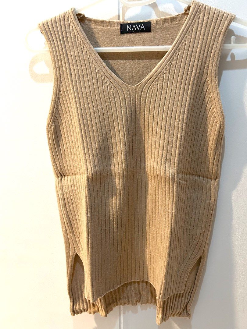 Sleeveless Knit top (Category: Others Tops) located in Quezon City. Submitted by katcris (Listing ID 1376594968, Image 1). Description: Slightly thick knit top Brand : Nava Reason for selling : small for me Length : 24.5 in Width : 16.5 in.