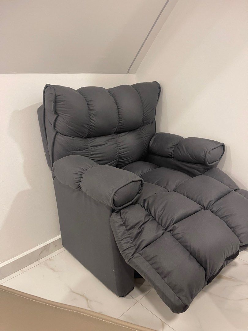 Brand New Custom Sofa Chair (Category: Chairs) located in Singapore. Submitted by wsung (Listing ID 1376429172, Image 2). Description: can adjust back and leg area.