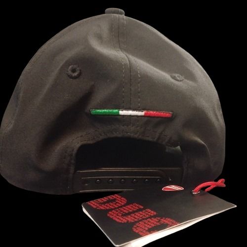 Topi Ducati Corse Autograf Francesco Bagnaia #63 & Jorge Martin #89 - MotoGP 2023 (Kategori: Pajangan Antik) berada di Tangerang. Dikirim oleh cornhutpreloved (ID iklan 1376543362, Gambar 3). Deskripsi: Topi resmi Ducati Corse dari MotoGP Mandalika 2023, autograf langsung oleh Francesco Bagnaia (#63) dan Jorge Martin (#89). ✔️ Original merchandise Ducati ✔️ Kondisi baru, belum pernah dipakai ✔️ Autograf asli, didapat dari menang undian Grand Prix
