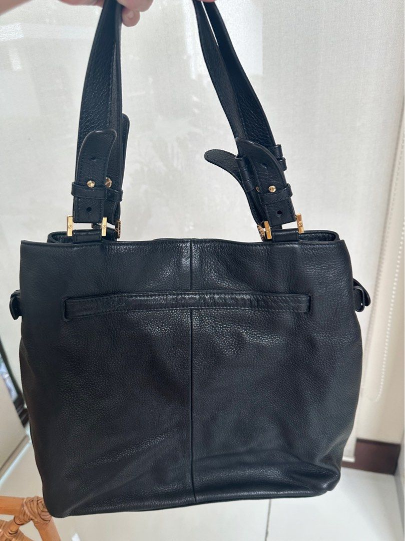 Tory burch Amanda Tote (Category: Luxury Bags & Wallets) located in Manila. Submitted by onestopboutique (Listing ID 1374271797, Image 3). Description: •100% Authentic •With dust bag + paper bag •Color: Black •Shoulder/Top Handle/Document Bag •Pebble-Grained Calf Leather •Designer Logo Plaque on Front •Double Leather Shoulder Straps •Concealed Magnetic Closure •Adjustable Drawstring Detail •Gold Hardware •1 Interior Zip Pocket, 2 Multi-Functional