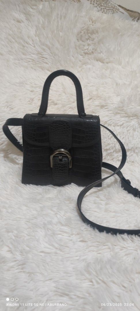 Unbranded bag not DELVAUX (Category: Cross-body Bags) located in Makati City. Submitted by yerbua103 (Listing ID 1376588169, Image 1). Description: 👛 This bag is crafted in a croc- inspired leather of black color from Japan. It's unbranded and can be a day to day bag. Cutw and stylish. 👛Manage your expectations as you're buying preloved items so anticipate signs of wear. Details are posted. Check each of the photos. Authenticity is not guarante