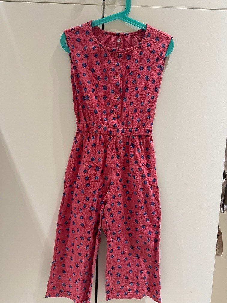 由 recloset2 (刊登 ID 1376472696，圖片 1) 提交，位於 台北市 (Taipei) 的 Uniqlo (類別：嬰兒及兒童流行時尚)，說明：120 。