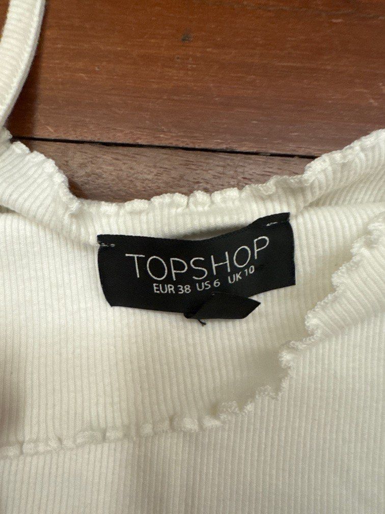 White sleeveless top (Category: Sleeveless) located in Quezon City. Submitted by jscla (Listing ID 1376508543, Image 2). Description: .