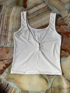 (Category: ) located in . Submitted by circleofwardrobe (Listing ID 1376542296, Image 1). Description: .