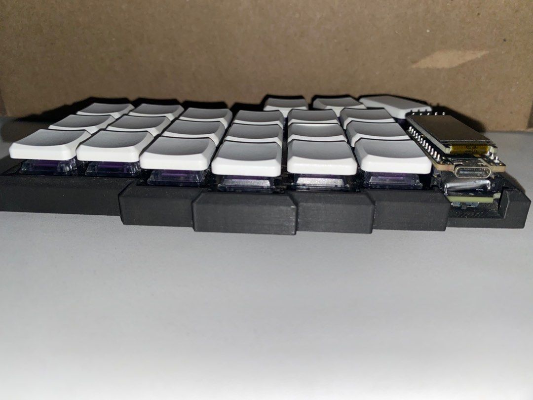 Wireless Corne Low Profile Hotswappable (Category: Computer Keyboard) located in Singapore. Submitted by nichwb (Listing ID 1376566357, Image 3). Description: Selling my lightly used wireless corne low profile keyboard This is a 42 keys kit with carbon fiber top plate. You can view the original board that I bought from here https://shop.beekeeb.com/product/presoldered-wireless-corne-keyboard/ The original price I paid for this was 406USD -> 524SG