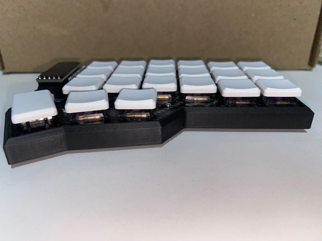 Wireless Corne Low Profile Hotswappable (Category: Computer Keyboard) located in Singapore. Submitted by nichwb (Listing ID 1376566357, Image 2). Description: Selling my lightly used wireless corne low profile keyboard This is a 42 keys kit with carbon fiber top plate. You can view the original board that I bought from here https://shop.beekeeb.com/product/presoldered-wireless-corne-keyboard/ The original price I paid for this was 406USD -> 524SG