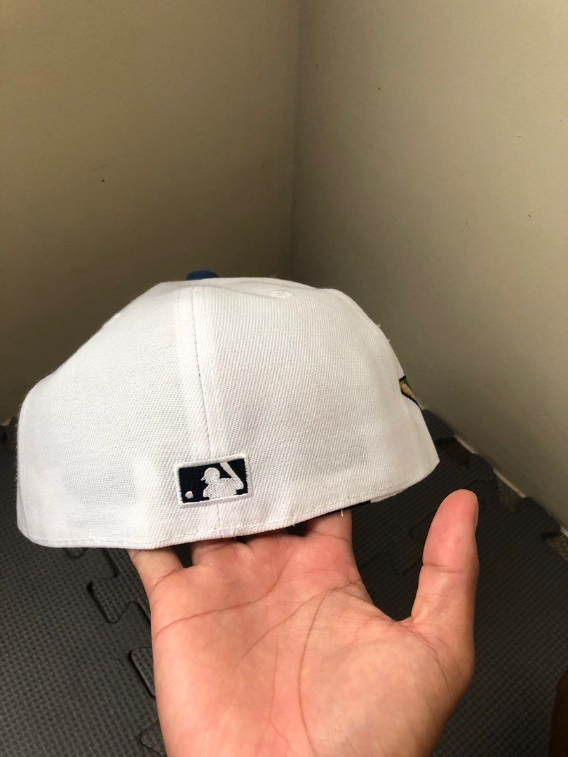 YANKEES white blue fitted cap (Category: Caps & Hats) located in San Antonio. Submitted by lostnfoundph (Listing ID 1376480309, Image 3). Description: .