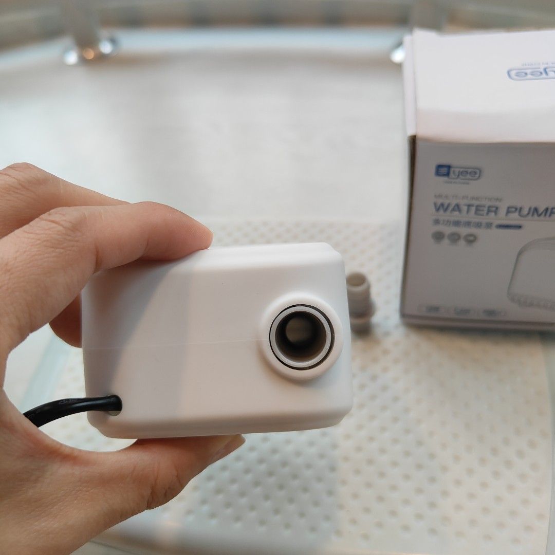 Yee Water Pump (Category: Homes & Other Pet Accessories) located in Singapore. Submitted by x2espresso (Listing ID 1376465589, Image 2). Description: YAT-0800 water pump. Includes tubing, power cord, and connectors. Compact and easy to use. thanks for viewing 🙏 .